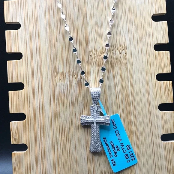 925 Sterling Silver 0.69CT Moissanite Cross Pendant Necklace size 18” - Picture 3 of 13